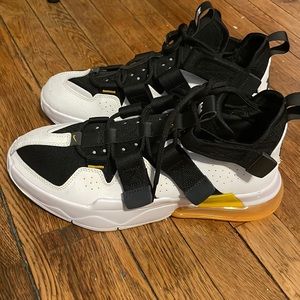 Mens AirMax 270 size 8.5 , never worn , no box !!!